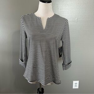 Fifty street women’s size M 3/4 cuff‎ sleeve blouse V-neck front NWT